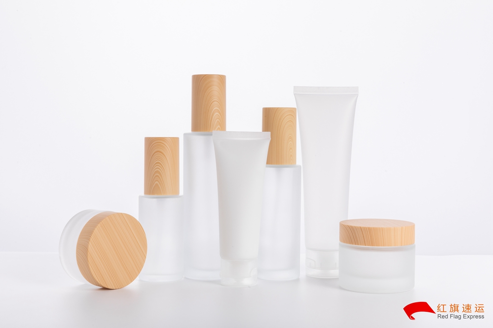 16397993085764.jpg 摄图网_501396592_护肤品分装化妆品套装白底(企业商用)_副本.jpg